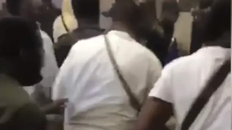 Maskirani napadači upali na rave i počeli pucati, scene su uznemirujuće