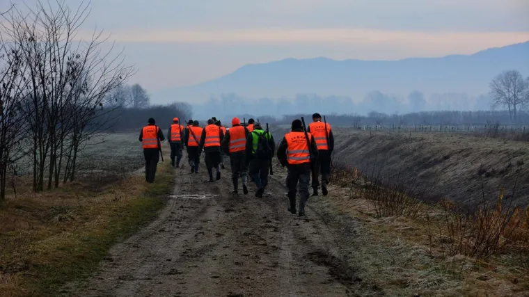 Neoprezan lovac pucao na fazane pa slučajno ranio svoju suprugu
