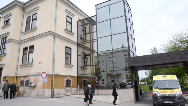 Opasna igra u Petrinji - pi&scaron;toljem oca policajca upucao mlađeg brata, čije ozljede su okvalificirane kao teže