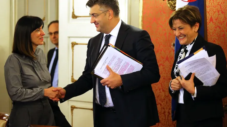 Vlada odbila prijedlog IDS-a o kažnjavanju zbog ustaškog pozdrava!