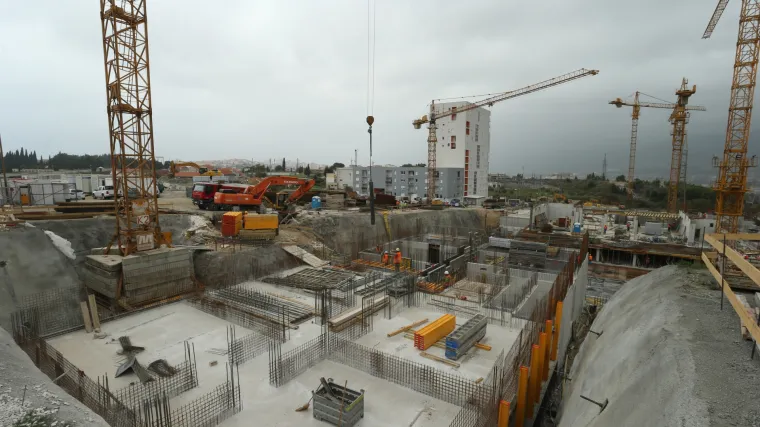 Kako Dalmatinci traže ljude za posao: ma&scaron;tovit oglas na rasvjetnom stupu odu&scaron;evio dru&scaron;tvene mreže