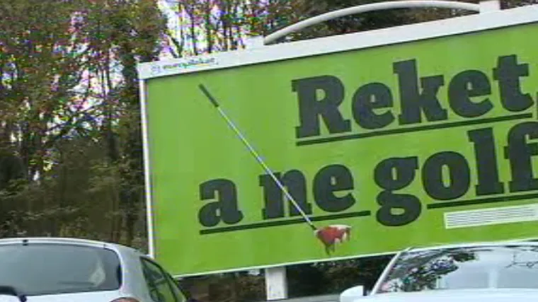 Investitori golfa na Srđu pokrenuli tužbu protiv države, a Zelena akcija oblijepila je Dubrovnik plakatima na kojima golfere prozivaju za reket