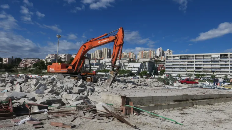 Ilegalnim kafićima na Žnjanu račune je plaćao Grad Split?