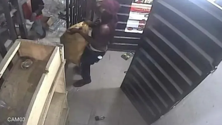 Njegova žena istrčala je iz kuće i otjerala lopove