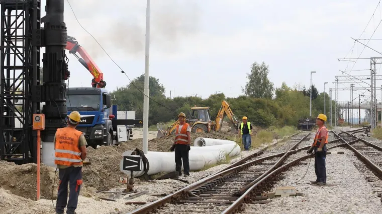 Pruga od 220 milijuna kuna 'visi' jer su zaboravili 50 metara skretnice
