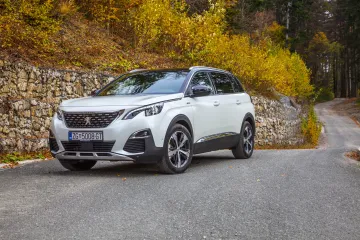 POGLEDAJTE GA SA SVIH STRANA I ZAVIRITE U NJEGA: Novi 5008 nikad nije izgledao bolje