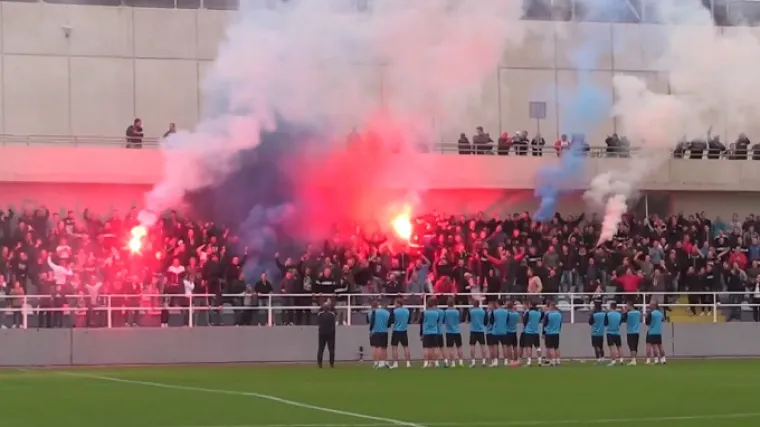 Navijači hrvatskog prvaka pokazali da su čvrsto iza momčadi, ipak, jedan igrač im je i dalje na crnoj listi