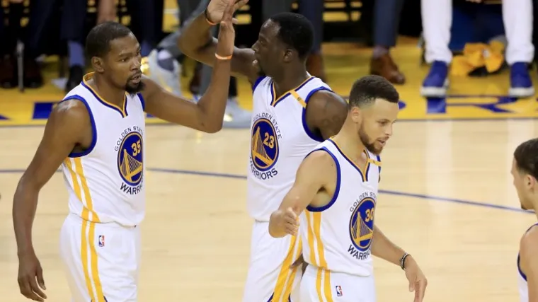 Curry i dru&scaron;tvo u jednoj trećini utrpali 43 ko&scaron;a, dramatična utakmica u Chicagu