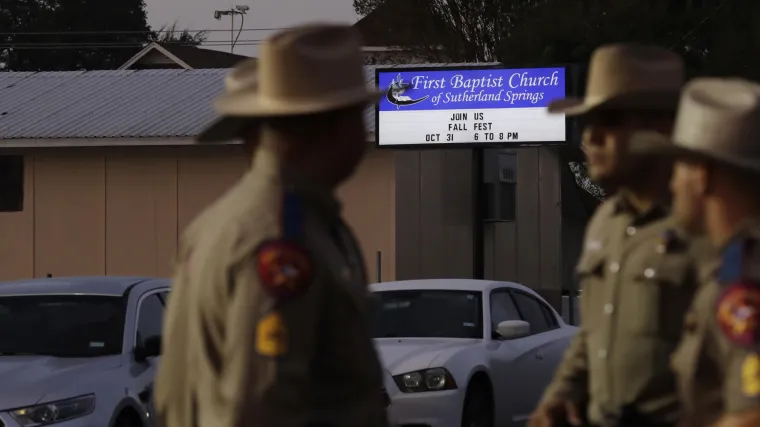 Novi detalji: baptističku crkvu u Teksasu napao biv&scaron;i vojnik, među 26-ero ubijenih trudnica i njezino troje djece