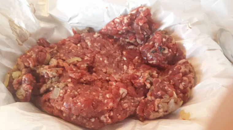 Dubrovkinja zgrožena mesom iz Konzuma po kojem plaze crvi: 'Ovo je stra&scaron;no i nije prvi put'