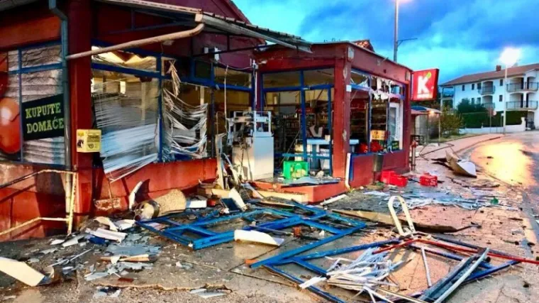 Onaj u Rovinju raznesen snažnom eksplozijom, a u Zagrebu majstorski otvoren usred trgovačkog centra