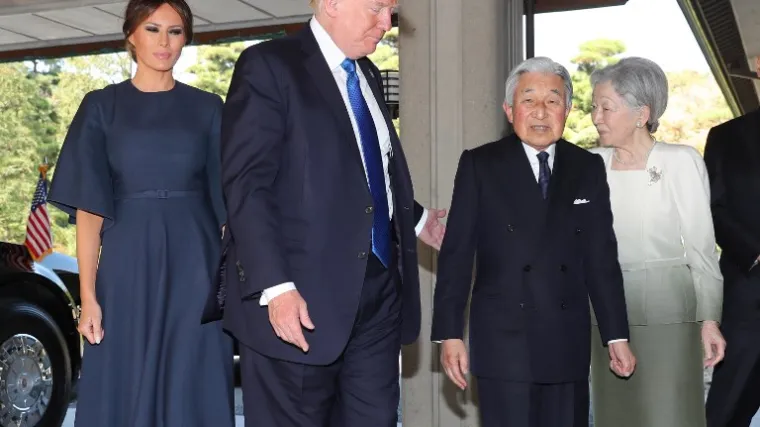 Bacio kutiju hrane ribicama, zaboravio Melaniju i iskazao nepo&scaron;tovanje prema caru