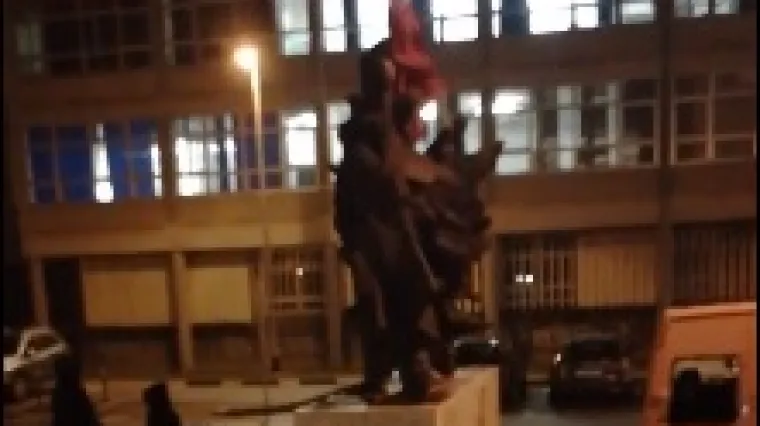 Ukrali su zastavu, a studenticama vikali da su 'komunističke ku*ve'