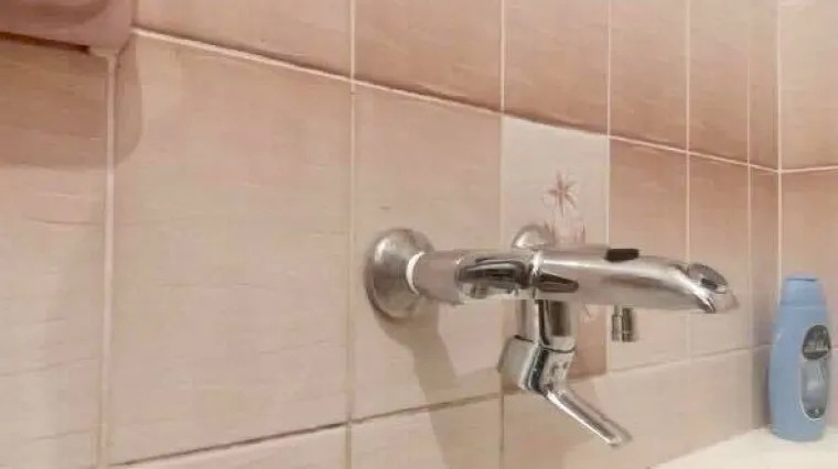 Je li ovo moguće? Evo kako izgleda 'kada vodoinstalater popije dvi ča&scaron;e vina pa ide montirat &scaron;pinu'