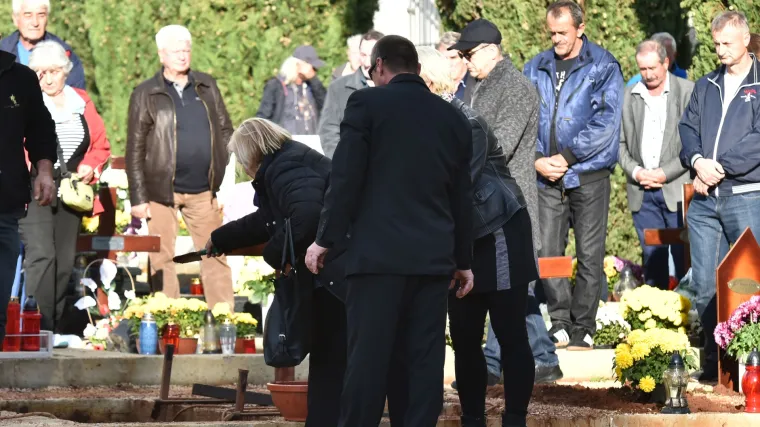 Pokopan Ibrahim Kevljanin, nitko iz obitelji Cetinski se nije pojavio na sprovodu: 'Preveliki su oni za nas male ljude'