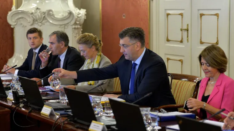 Vlada odbila prijedlog o opozivu, Plenković poručio: 'Sutra&scaron;nja rasprava pokazat će odgovornost Vlade u gospodarskoj krizi'