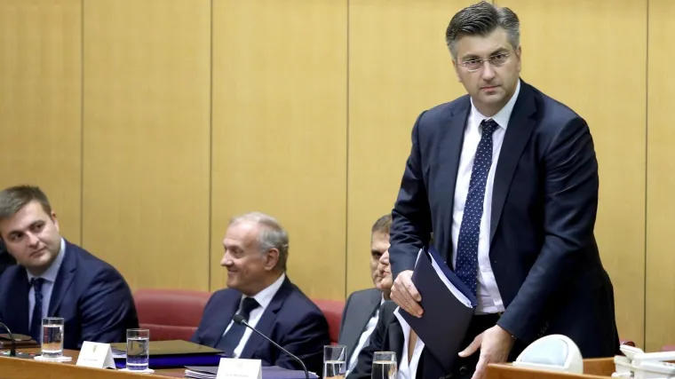 Burno u Saboru - oporba napada HNS zbog lex Agrokora: 'Čini mi se da imate Alzheimera'