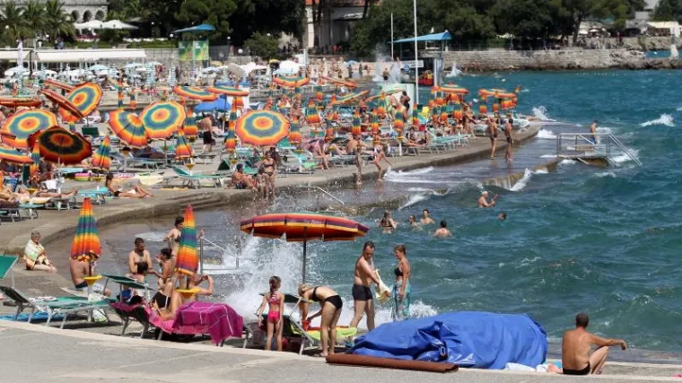 Suđenje bludniku s opatijske plaže: 'Bio je gol s ukrućenim spolovilom, vrijeđao me i gurnuo u more'