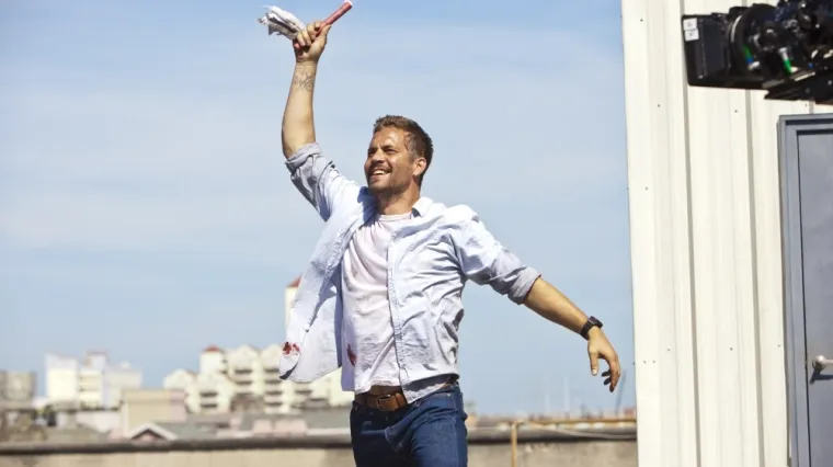 Drama o ocu (Paul Walker) koji se bori za život svoje kćeri dok se približava tornado Katrina (Najduži sati)