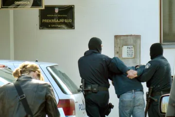 Razbojnik bježao iz Spara pa izudarao zaštitarku koja ga je hvatala