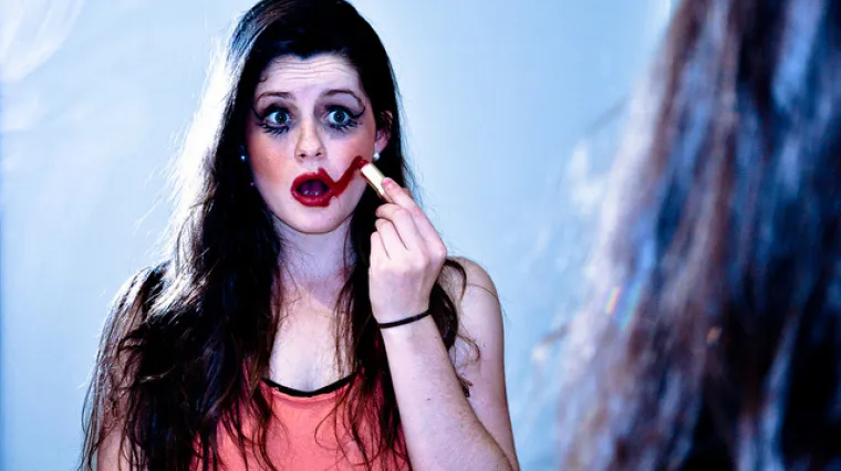 Ovo su deset najče&scaron;ćih pogre&scaron;aka koje cure rade dok se &scaron;minkaju. Radi&scaron; li ih i ti?