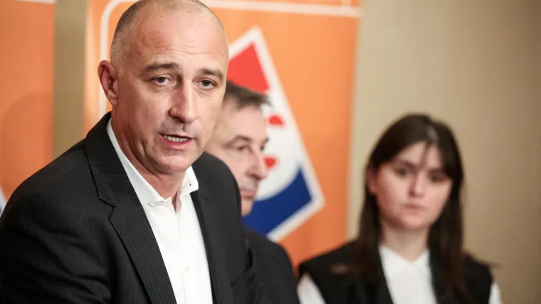 'Nije mogao s Berom i Grmojom, ali zato može s Ilčićem i Culejem'