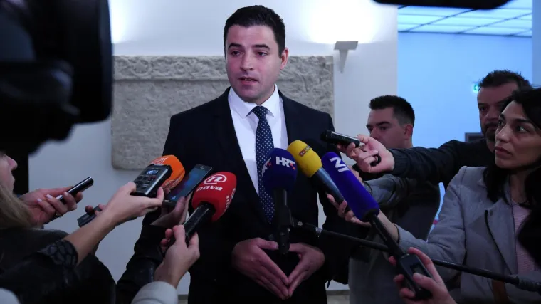 'Ovo je politička korupcija, kupovina mandata, tajni dealovi!'