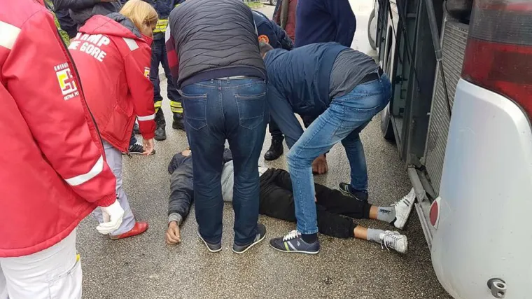 Poku&scaron;aj ilegalnog ulaska u Hrvatsku: vozio se dva sata ispod autobusa, otkriven u Crnoj Gori