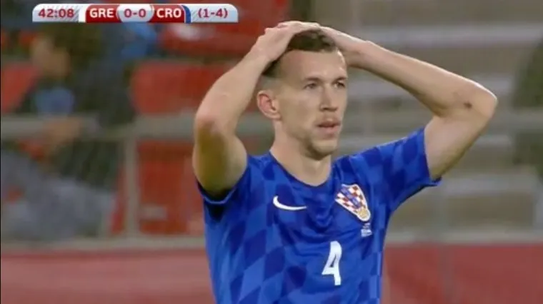 Vatreni skoro uti&scaron;ao grčke navijače, opalio s 20 metara i zatresao vratnicu