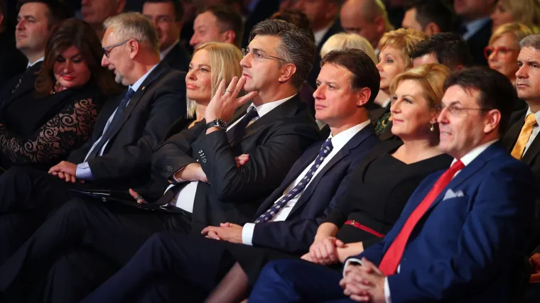 Nije tajna da se predsjednica i premijer izbjegavaju: na Zlatnoj kuni 'tampon zona' bio im je Jandroković, kao da su pazili da im se pogledi ne susretnu