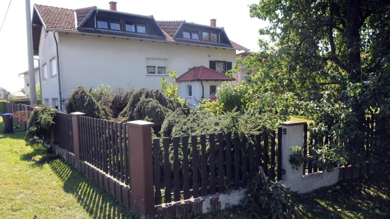 Susjed iz pakla unatoč sudskoj zabrani uni&scaron;tava dvori&scaron;te i prijeti: 'Sve je moje, i kuću ću ti uzeti'