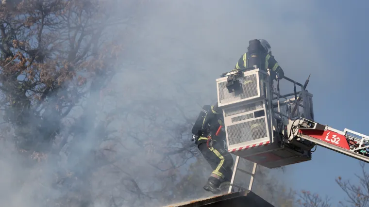 Požar u zagrebačkom &Scaron;panskom: dim se brzo pro&scaron;irio po stanu, umro mu&scaron;karac prikopčan na aparate
