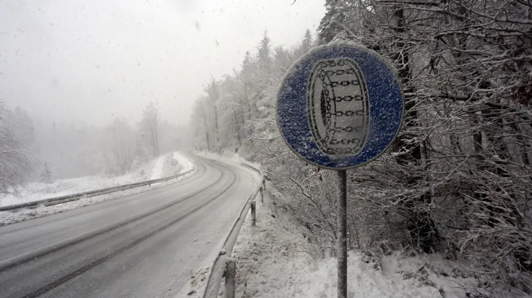 Ralice na prometnicama: prvi veći ovosezonski snijeg otežava promet Gorskim kotarom