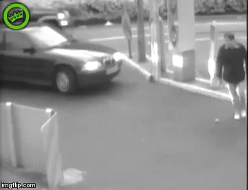 Prati li ga stvarno nesreća ili je izaziva?