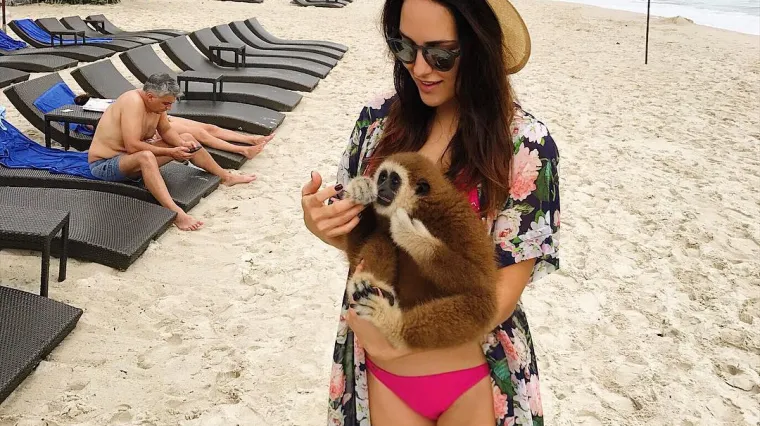 Dok se jedni smrzavaju, Lana pozira u bikiniju