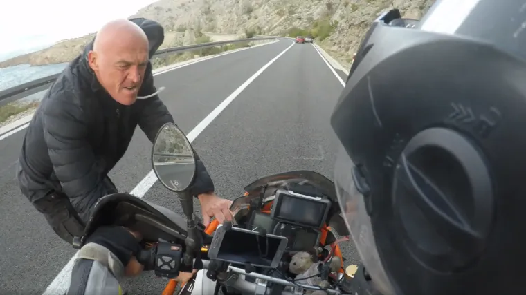 Iskusni motociklist isku&scaron;ao hrvatsku buru i - pao: 'Ovaj vjetar je ne&scaron;to najgore &scaron;to sam ikad osjetio'