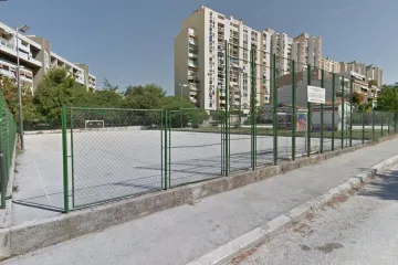 'U parku nam se skupljaju sumnjivi tipovi i dileri s opasnim psima'