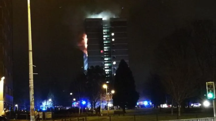 Stotine stanara s ulice gleda kako im vatra guta domove