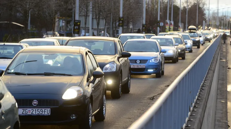 Svi oni koji planiraju kupnju automobila neka jo&scaron; malo pričekaju: Vlada odlučila ukinuti porez na njihovu kupnju