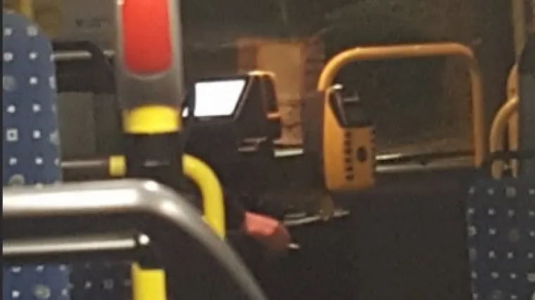 'Profesionalnost' na vrhuncu: vozač pu&scaron;io tijekom vožnje i tresao pepeo po autobusu, putnici ostali bez teksta