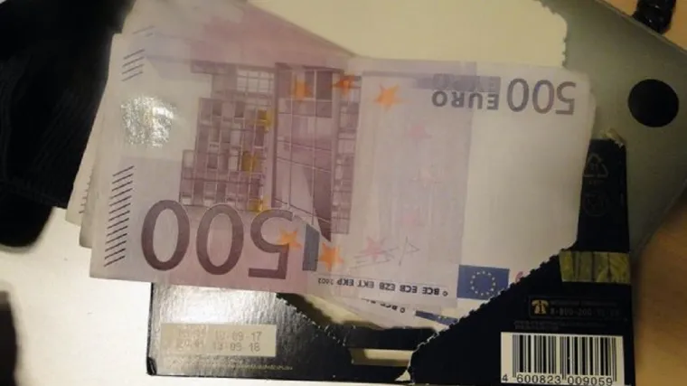 Ulov carinika na izlazu iz Hrvatske: skrivao 25 tisuća eura u ambalaži čokolade i papirnatih maramica