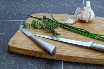 Vlasac biljka - začinska biljka okusa mladog luka