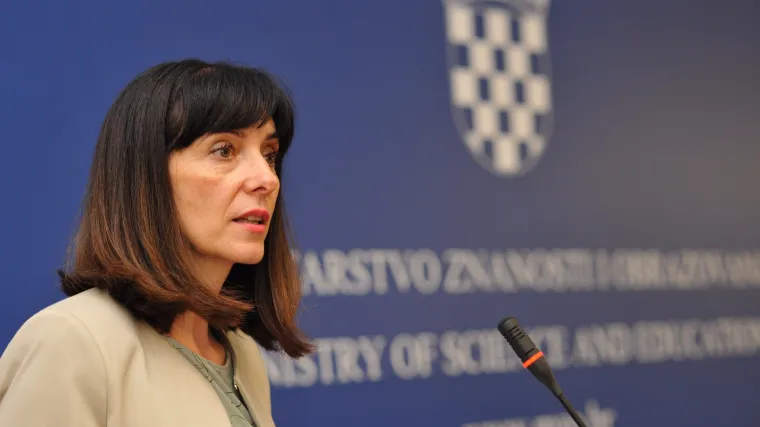 Ministrica Divjak najavila uvođenje obvezne informatike u osnovne &scaron;kole: osiguran novac za opremanje učionica