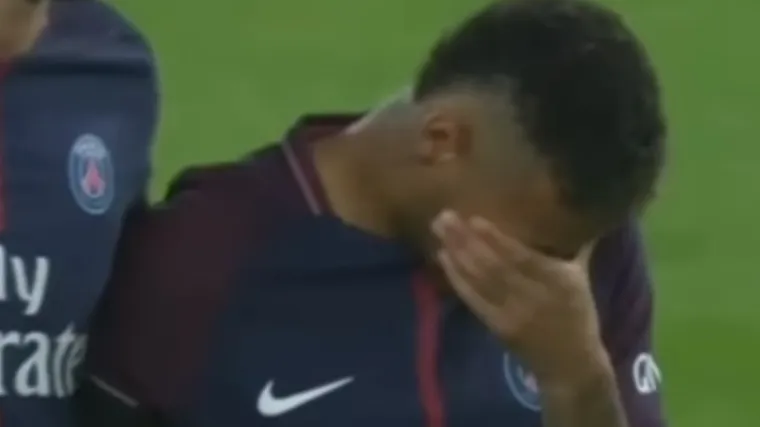 'Neymar je poku&scaron;ao otkazati svoj odlazak, u suzama je molio &scaron;efa da sve zaustavi'