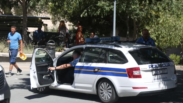 'Po zgradi se priča da je nesretnicu ubio sin, imali su obiteljskih problema'