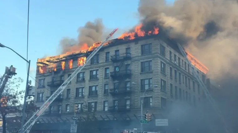 Alarmantno u New Yorku: gori &scaron;esterokatnica, 100 vatrogasaca na terenu