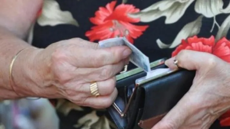 Pokradena 77-godi&scaron;njakinja iz Vinkovaca: mu&scaron;karac se predstavio kao djelatnik po&scaron;te i otuđio desetke tisuća kuna