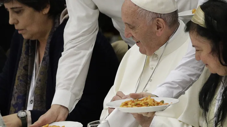 Papa proveo nedjelju s tisućama siromašnih u Vatikanu, pozvao ih i na zajednički ručak