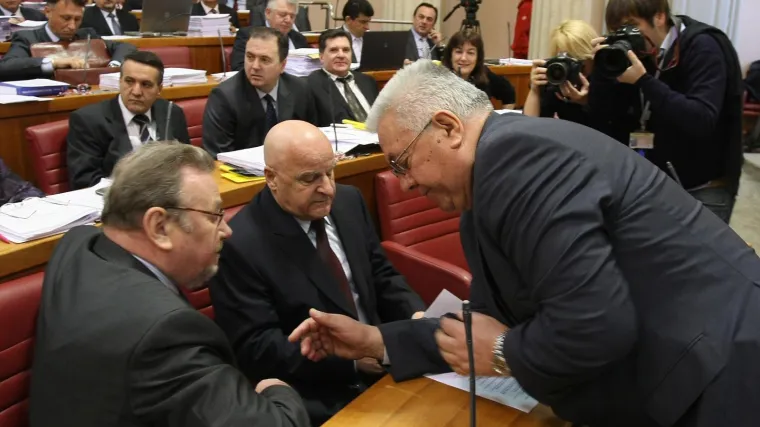 Otkriveno koliko mjesečno primaju bivši zastupnici, na račune im sjedaju visoki iznosi