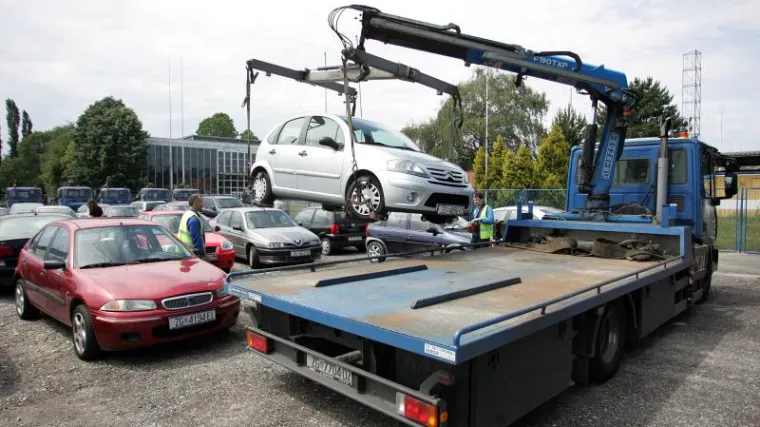 Ostavila dijete u autombilu, kojeg je odnio 'pauk': ubrzo nakon toga majka prijavljena Centru za socijalnu skrb